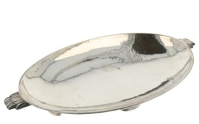 Cakeschaal op voetjes in ovale artdeco stijl zilver.