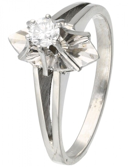 18K. White gold solitaire ring set with approx. 0.15 ct. diamond.