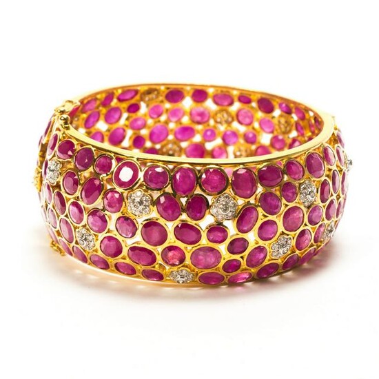 18k Gold Ruby & Diamond Elegant Bangle Bracelet