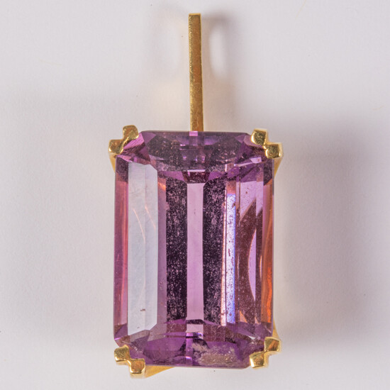 18kt Yellow Gold, and Amethyst Pendant