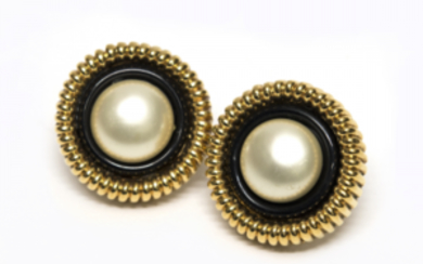 CHANEL A pair of earclips with large central pearla...