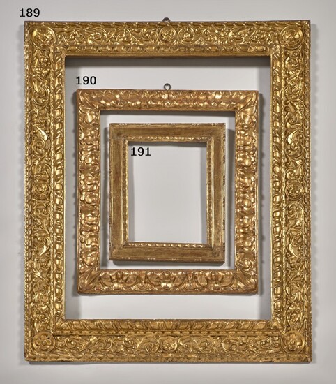 Italie, Bologne, XVIe-XVIIe siècle Rare et beau cadre en tilleul sculpté et doré à profil renversé