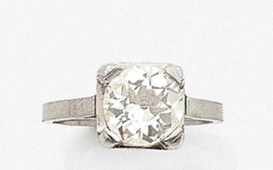 CIRCA 1930 DIAMOND RING A diamond and platinum ring. Weight...