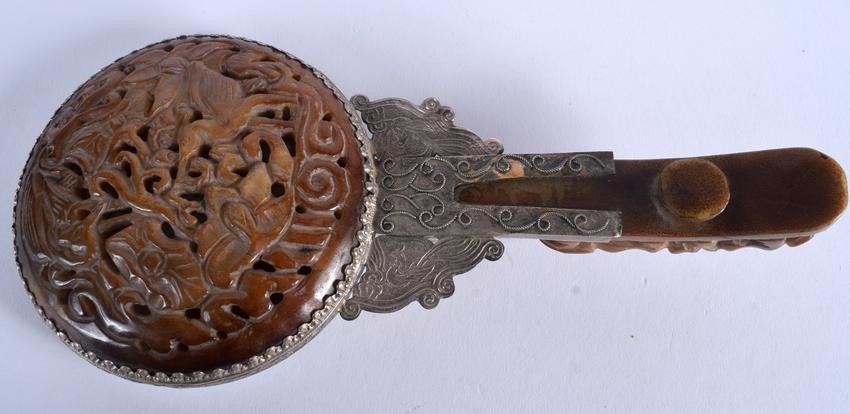 A 19TH CENTURY CHINESE CARVED BROWN MUTTON JADE BELT