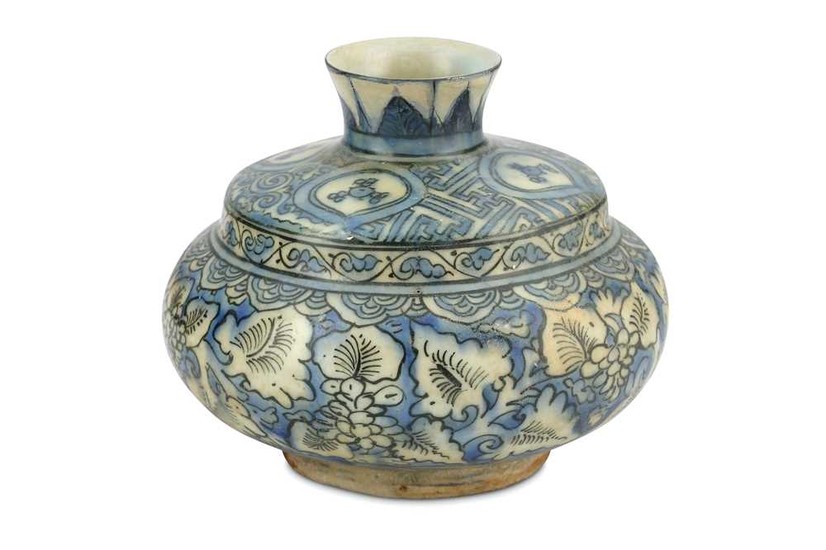 *A BLUE AND WHITE POTTERY VASE Iran, 18th century