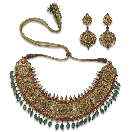 A GEM-SET AND ENAMELLED GOLD NECKLACE AND EARRINGS NORTH INDIA, 19TH CENTURY