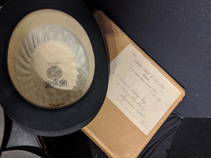 A Lock & Co. grey top hat in its original box, L.20cm