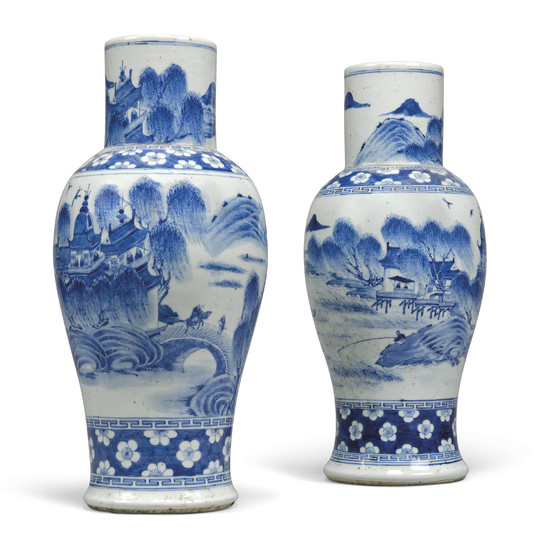A PAIR OF CHINESE BLUE AND WHITE BALUSTER VASES, 19TH-20TH CENTURY