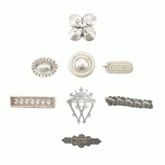 A collection of 19th century and early 20th century silver and white metal brooch pins. The brooches to include roundel, Scottish Luckenbooth brooch pin, pierced open work bar brooch. Largest measures approx 5.3cm