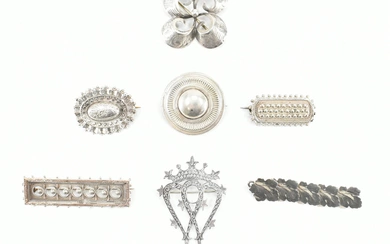 A collection of 19th century and early 20th century silver and white metal brooch pins. The brooches to include roundel, Scottish Luckenbooth brooch pin, pierced open work bar brooch. Largest measures approx 5.3cm