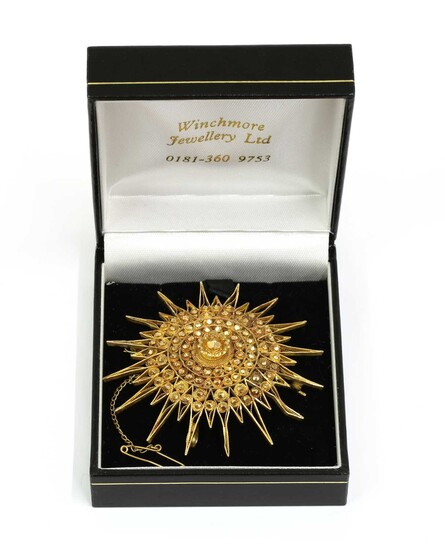 A gold star brooch/pendant