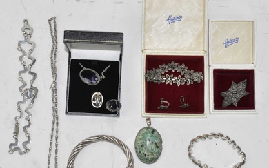 A good collection of costume jewellery including modern silver choker...