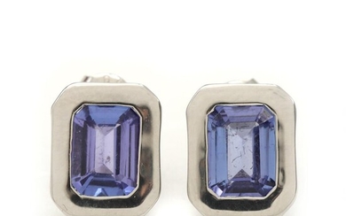 SOLD. A pair of tanzanite earrings set with faceted tanzanite totalling app. 2.81 ct., mounted in 18k white gold. (2) – Bruun Rasmussen Auctioneers of Fine Art