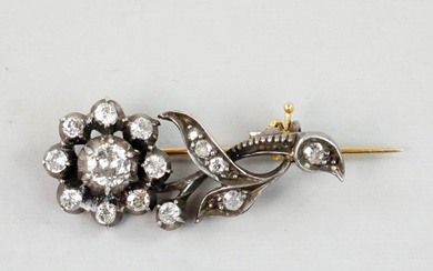 A silver brooch with 15 rose cut diamonds, needle in gold, mid 19th century.