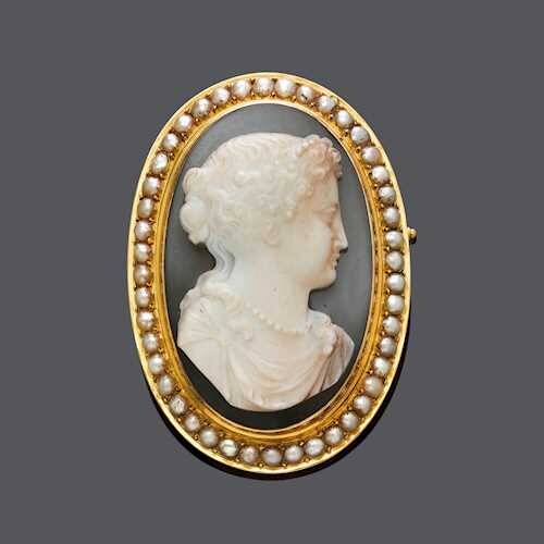 AGATE CAMEO AND PEARL BROOCH, ca. 1900.