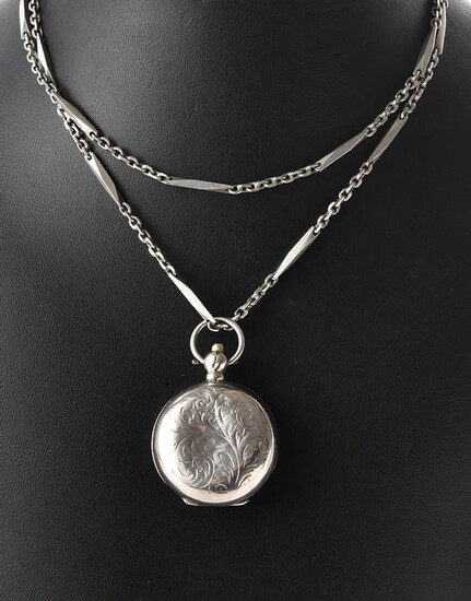 AN ENGLISH SOVEREIGN CASE IN STERLING SILVER, HALLMARKED LONDON, CIRCA 1927-28, ON A FANCY LINK STERLING SILVER CHAIN, TOTAL LENGTH...