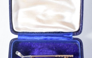 An Antique Gold Golf Club Bar Brooch with a Pearl Ball in a fitted case. 5.4cm x 0.7cm, weight 3.1g