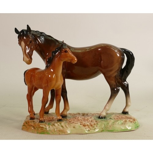 Beswick mare & foal on base 953: Early version with foal wit...