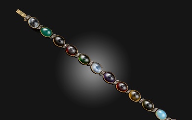 Bracelet en pierres précieuses et diamants, serti de douze cabochons de différentes pierres, dont la...