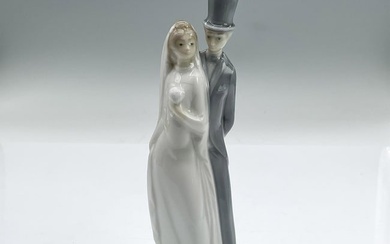 Bride And Groom Cake Topper - NAO By Lladro Figurine