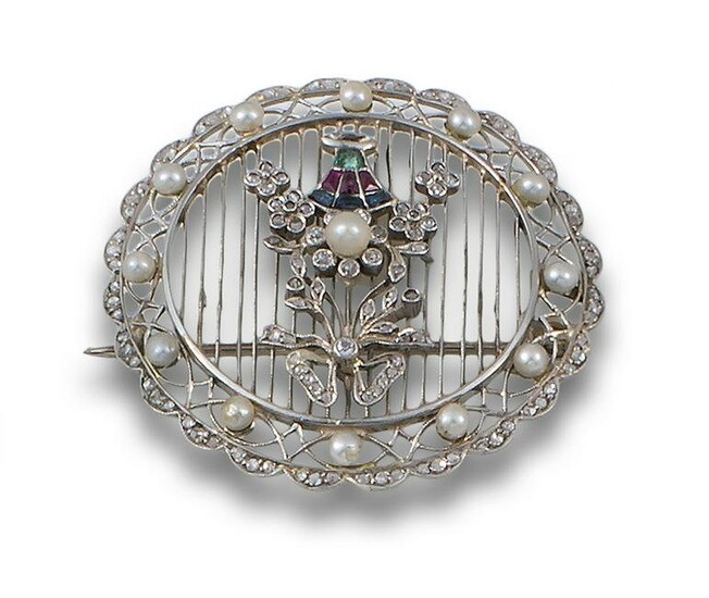 Brooch circa 1900, in 18 kt. yellow gold with platinum