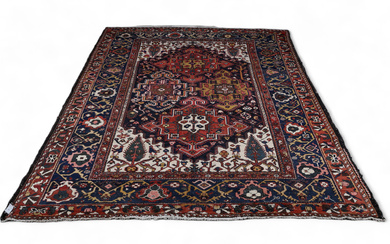 Carpet, semi-antique Chahar Mahal/Bakhtiari, ca 444 x 325 cm.
