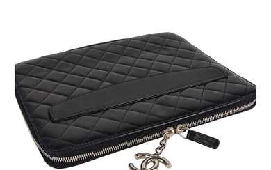 Chanel I-Pad case in matellassè leather