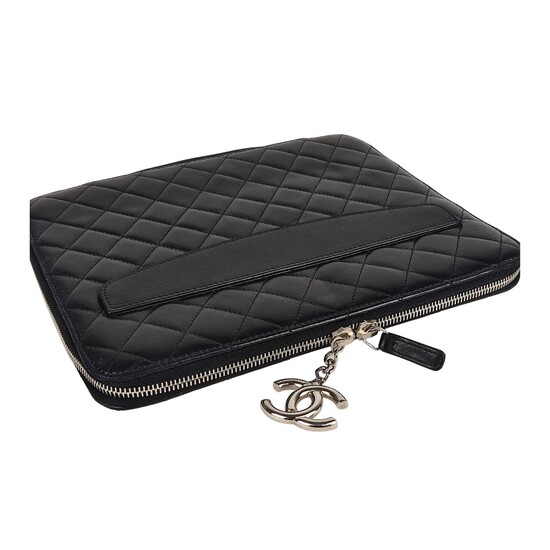 Chanel I-Pad case in matellassè leather