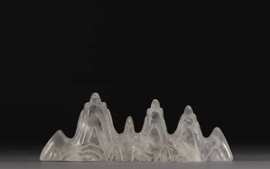 Chine - Porte pinceaux en cristal de roche sculpté, représentation de montagnes. Poids: 220 g...