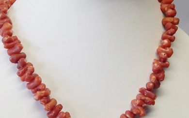 Coral necklace, length ca.42cm