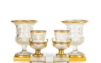 Deux paires de vases de style Empire en cristal taillé...