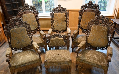 Ensemble de mobiliers de salon en bois naturel sculpté de style Henri II, comprenant :...