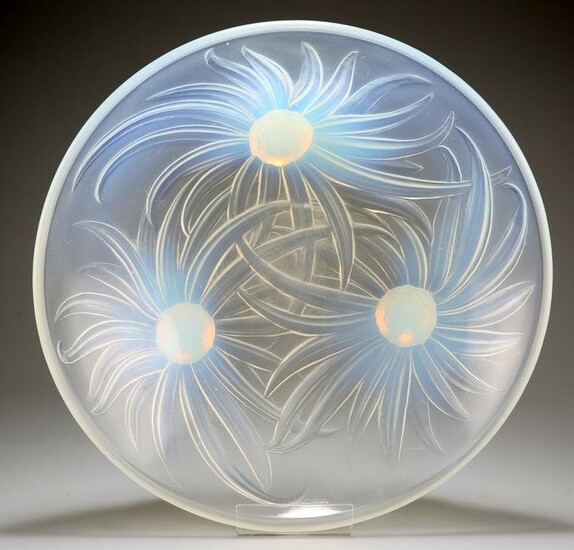 GEORGES BEAL FOR ETLING, FRANCE, AN ART DECO OPALESCENT