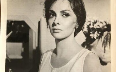 GINA LOLLOBRIGIDA (Actress) authentic signed vintage 8x10 photo- JSA