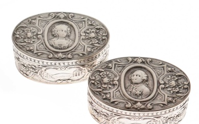 German late 19th/early 20th pair of silver oval lidded snuff boxes