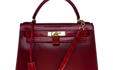 Hermès - Kelly 32 sellier en cuir box Rouge H customisé avec crocodile rouge, garniture en métal doré Crossbody bag