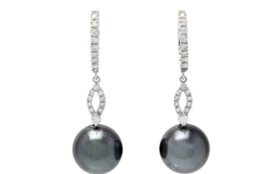 Jewellery Pearl earrings EARRINGS, 18K white gold, 2 cultured Tahiti...