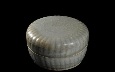 Large Chinese Song Celadon Ware Box and Lid