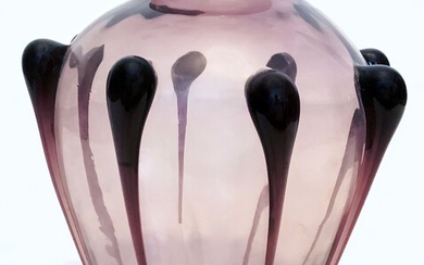 Mazzega, Design Studio Mazzega. 50s. Jarre en verre de Murano de teinte violette claire. et...