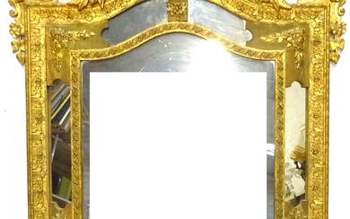 Miroir à parcloses de style Louis XVI en bois sculpté, stuqué et doré, à riche...