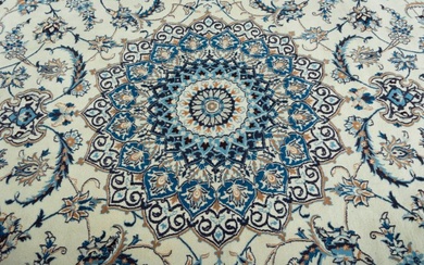 Nain - Very fine Persian carpet with silk - Rug - 347 cm - 245 cm
