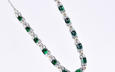 Necklace with pendant - 18 kt. White gold, Yellow gold - 9.00 tw. Diamond (Natural) - Emerald
