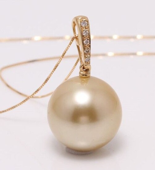 No reserve price - 14 kt. Yellow Gold - 11x12mm Round Golden South Sea Pearl - Necklace with pendant - 0.04 ct