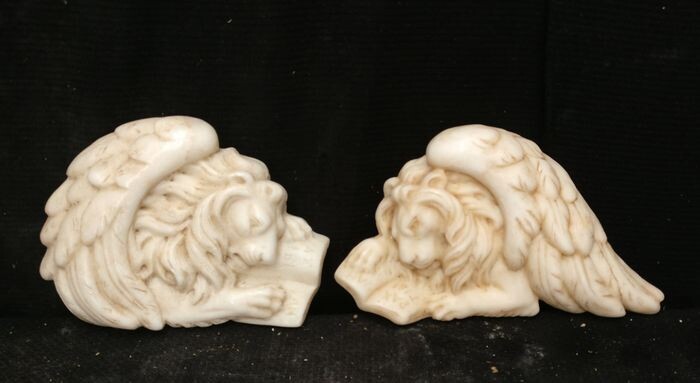 Pair of Venetian Lions - 28 x 16 cm - Carrara Calacatta marble - Late 20th century