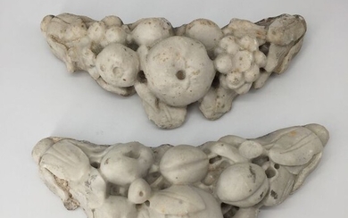 Pair of fruit garlands (2) - Baroque - Marble - 17th century