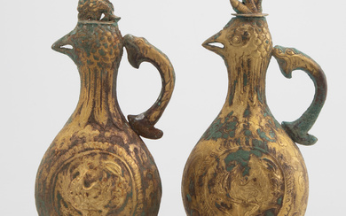 Pair of wine jugs with phoenix heads in the style of the Tang Dynasty, mid-20th century Jh. (2).
