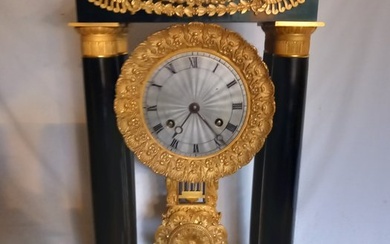 Portico clock, Empire style - Gilt bronze, Wood - 1850