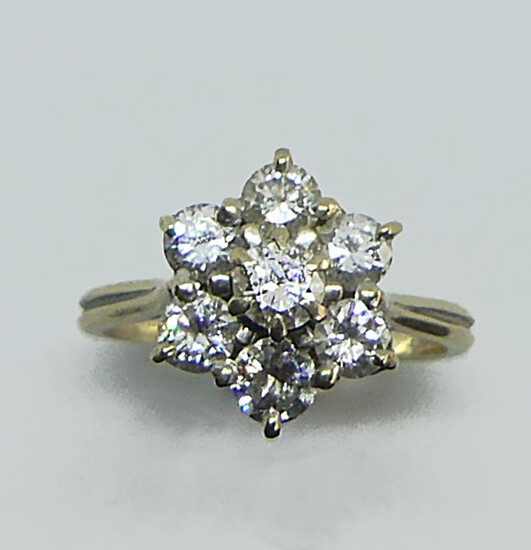 Pompadour ring in rhodium-plated gold, set with a central diamond in a circle of six diamonds. Gross weight 5 g. Total size of the diamonds approx. 1 ct.