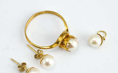 RING, PENDANT & EARRINGS, 18K gold, pearls.