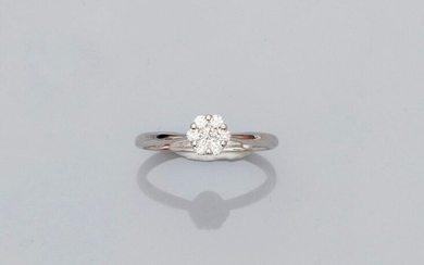 Ring " fleurette " in white gold, 750 MM, decorated with diamonds, size : 52, weight : 1,35gr. rough.